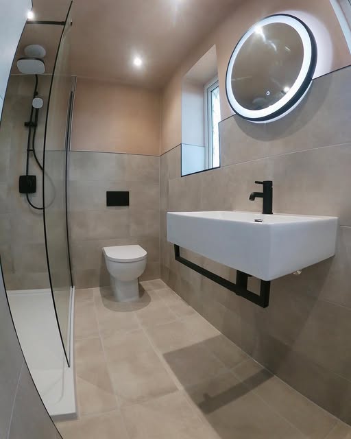 Black-tiled en-suite installed in Earl Shilton